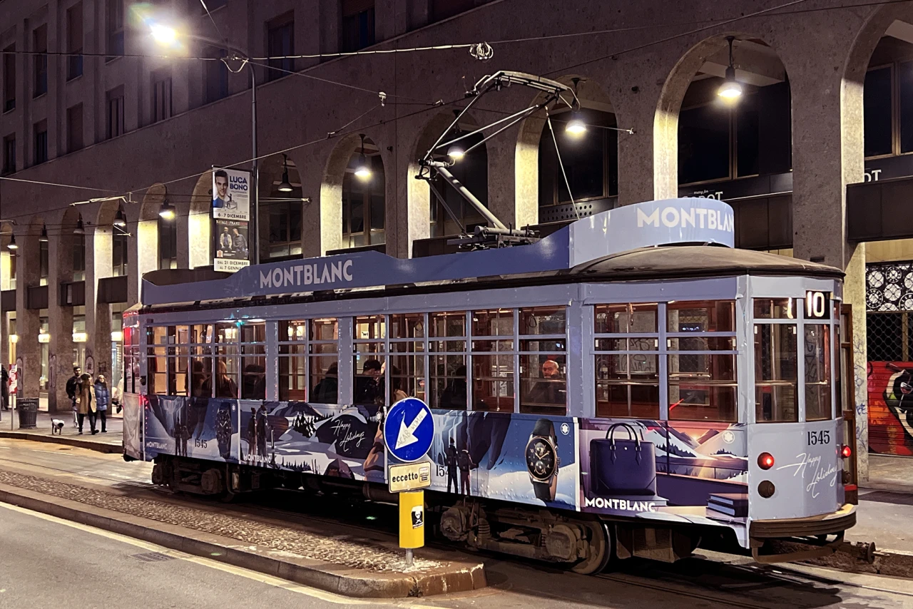 Kreative Gestaltung und Druckvorbereitung für die Tram in Mailand.  Straßenbahn welche mit Außenwerbung von Montblanc beklebt wurde. Darauf ein Artwork