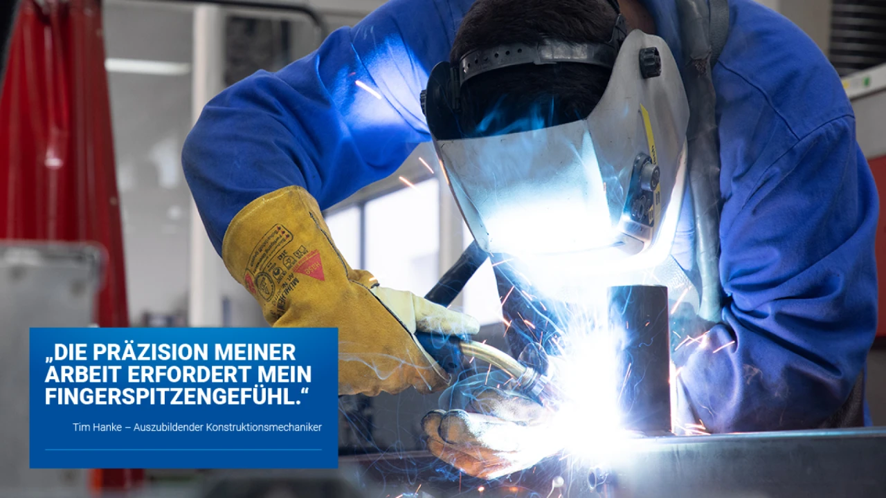 Die Markenkommunikation von Kannegiesser setzt auf innovationsgetriebene Themen.   Eine Person mit einer Schweißmaske ist zu sehen. Die Person schweißt Metall zusammmen