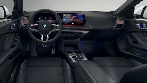 Interieur Visualisierung auf Basis von 3D-Daten für den BMW 2er Gran Coupe.  CGI Rendering aus der Sicht des Fahrers. Die schwarze BMW Innenausstattung ist zu sehen